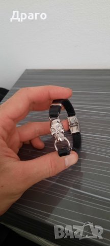 Кожена гривна с череп