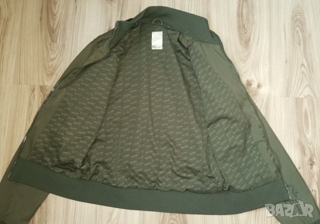 Дамско яке BERSHKA, size M, slim fit, със златна щампа на гърба, много запазено, снимка 4 - Якета - 14565765
