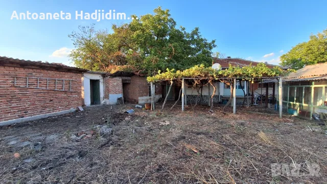 Продава Къща с двор, снимка 9 - Етаж от къща - 56238103