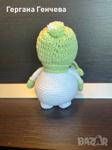 Ръчно изработен плетен снежен човек – идеален подарък! , снимка 3 - Кукли - 52558050