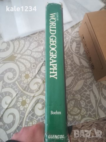 Световна география на Гленко. World Geography. Glencoe. 1995г. САЩ. Университетски учебник. USA. , снимка 2 - Специализирана литература - 35566945