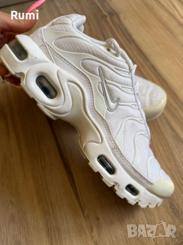 Оригинални маратонки Air Max Plus Triple White ! 40 н, снимка 2 - Маратонки - 36659966