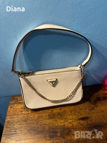 Оригинална дамска чанта на Guess