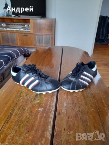 Стари футболни обувки,бутонки Adidas, снимка 3 - Други ценни предмети - 54127583
