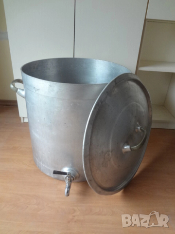 Много голям съд - казан ( бака )