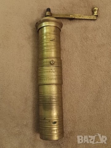 Винтидж, месингова кафемелачка. 