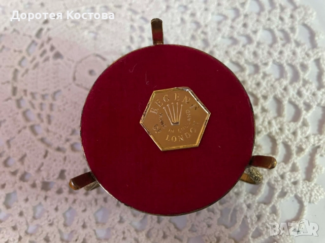 Красива месингова поставка с бродерия за 3 червила от Англия, снимка 5 - Антикварни и старинни предмети - 52839665