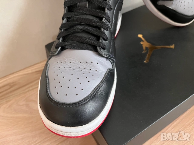 Оригинални Nike Air Jordan 1 mid в размер 42, снимка 6 - Спортни обувки - 53223110