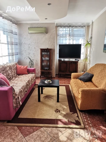 Напълно ОБЗАВЕДЕН апартамент с ГАРАЖ и  ДВОРНО място, снимка 3 - Апартаменти - 51330615