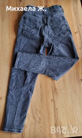 Сиви еластични дънки Levi's mom fit, снимка 5 - Дънки - 49449118