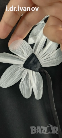 нова черна тениска с ефектни цветя , снимка 3 - Тениски - 54177487