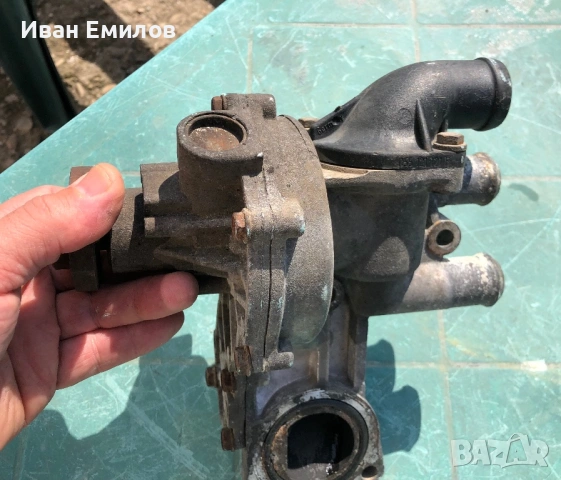 Водна помпа с корпус термостат голф 2 / , снимка 4 - Части - 54354228