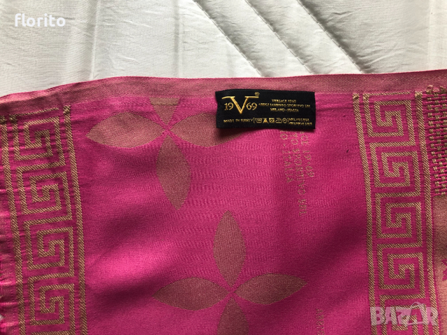 Versace шал в розово 100% оригинал, снимка 3 - Шалове - 36392072
