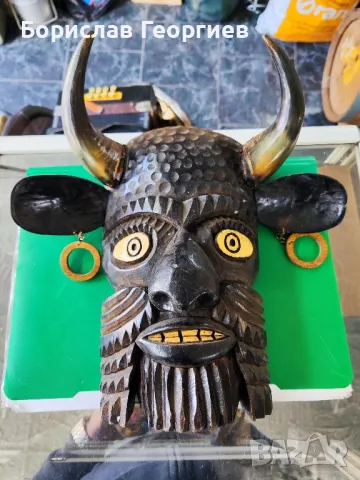 Дървена кукерска маска дърворезба