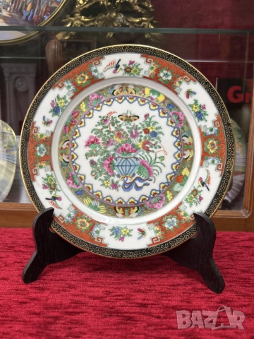китайска ръчно рисувана порцеланова чиния в стил Rose Medallion / Famille Rose