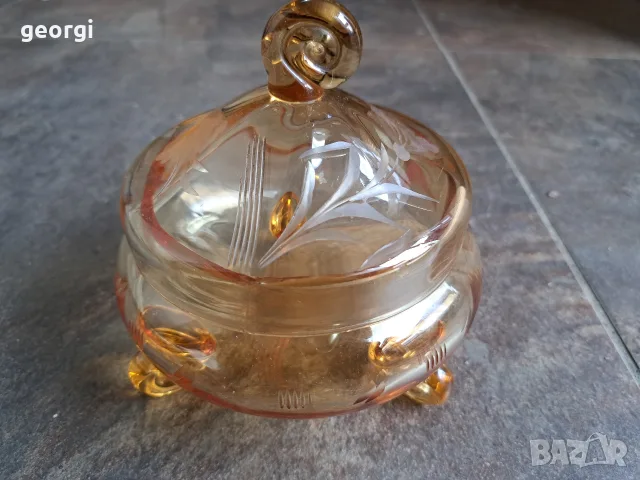 винтидж стъклена фасетирана бонбониера от цветно стъкло 35/5