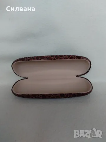 кафява калъфка за очила