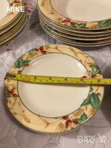 Порцеланов сервиз за хранене от 42 части, снимка 12 - Сервизи - 53195282