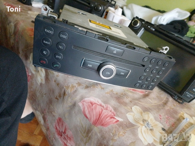 радио CD Mercedes Benz W204 Мерцедес 204 , снимка 2 - Части - 53925283