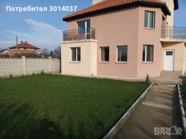 Триетажна къща в Бяла