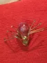 СТАРА ФИГУРАЛНА ПОЗЛАТЕНА МЕСИНГОВА БРОШКА ПАЯК с ШЛИФОВАН РЯДЪК МИНЕРАЛ КАМЪК 45609, снимка 10