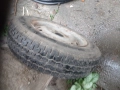 Продавам единична гума с джанта оригинал за Застава 55 GT напомпана , снимка 3