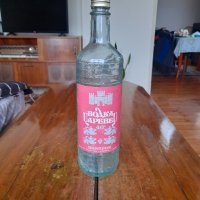 Стара бутилка от водка Царевец, снимка 1 - Колекции - 42924203