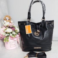 Черна кожа  Michael Kors код Br111, снимка 3 - Чанти - 35134557