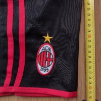 AC Milan / детски футболни шорти на Милан , снимка 4 - Детски къси панталони - 38129562