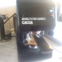 Кафе машина Gaggia с месингова ръкохватка с крема диск, работи отлично и прави хубаво кафе с каймак , снимка 1 - Кафемашини - 34993388