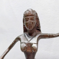фигура на Клеопатра от масивен месинг върху мраморна основа, снимка 2 - Колекции - 44933017