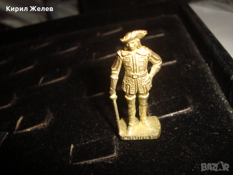 МУСКЕТАР СТАРО БРОНЗОВО ВОЙНИЧЕ КИНДЕР РЯДКО 19218, снимка 1