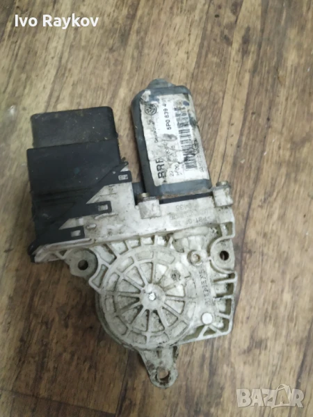 Стъклоповдигач Seat Altea 1.6i ,Rear Left Window Motor 5P0 839 401, снимка 1