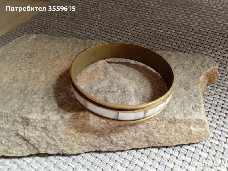 дамска гривна от Италия от месинг и бял мрамор., снимка 1