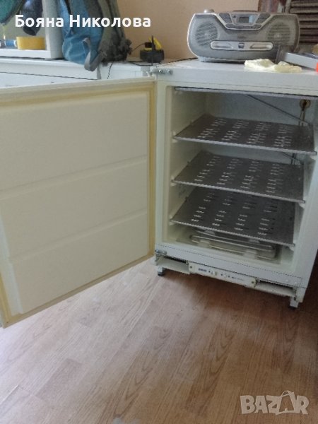 Фризер за вграждане Zanussi ZUF 11420 SA, снимка 1