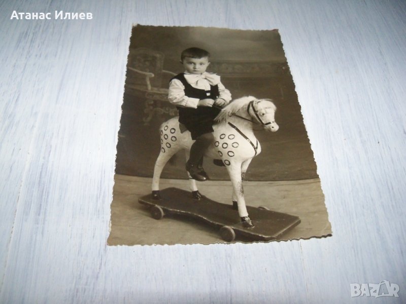 Стара снимка-картичка дете с играчка, снимка 1