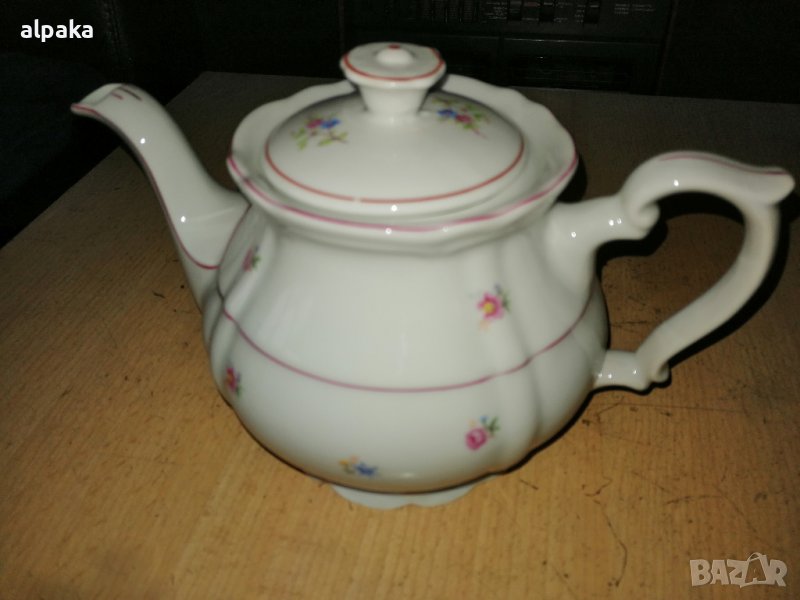 Продавам български порцеланов чайник, от едно време, снимка 1