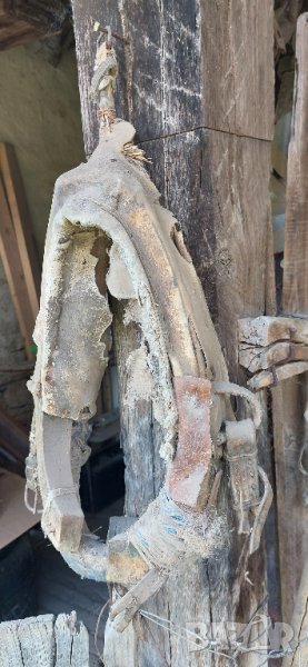 Стар хамут за кон / магаре, гребен за кон, за декорация, механа  заведение, от чекрък - колело, снимка 1