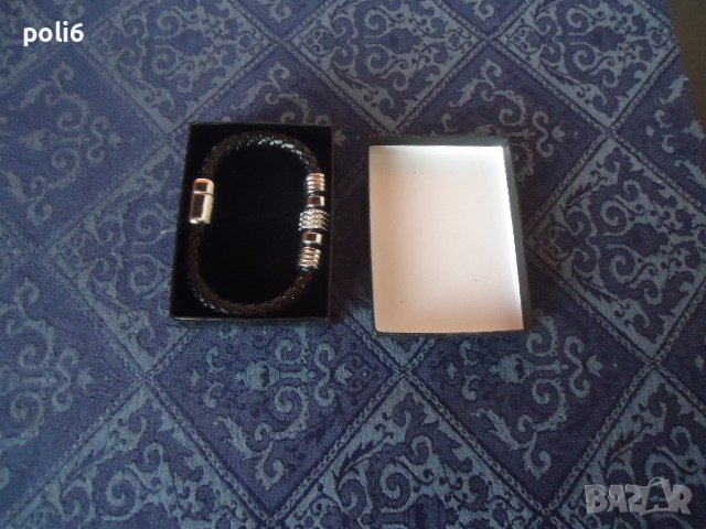 Кожена гривна Avon в кутийка