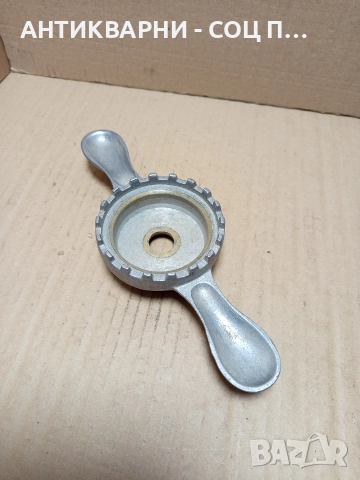 Стара Соц Затварачка За Буркани. , снимка 3 - Антикварни и старинни предмети - 52842271