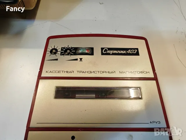 портативен касетофон Спутник 403, снимка 3 - Радиокасетофони, транзистори - 47631519