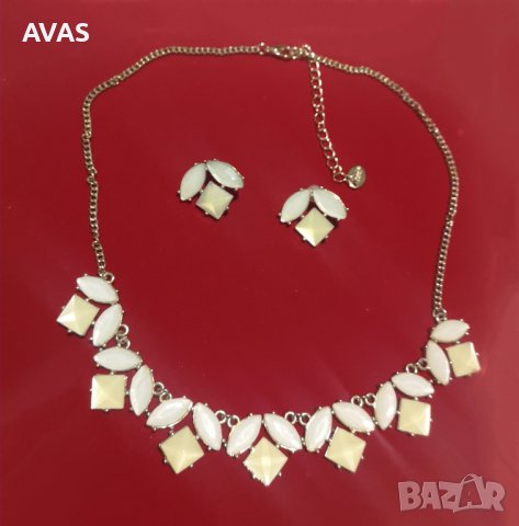 Нов комплект колие и обеци листенца