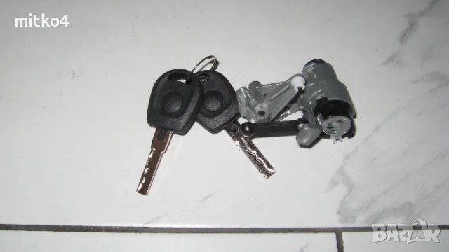 патрон с ключалка за багажник фолкваген шаран, снимка 2 - Части - 49233467