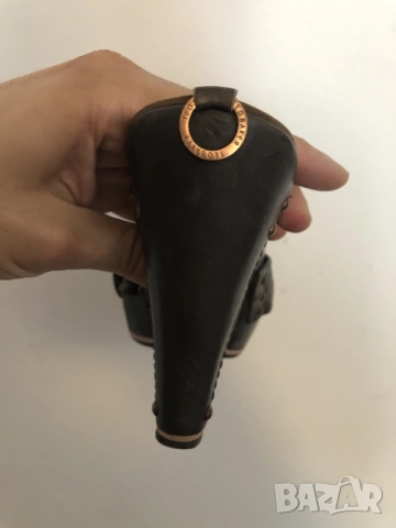 Дамски кожени чехли на ток Ted Baker, снимка 4 - Чехли - 55969502