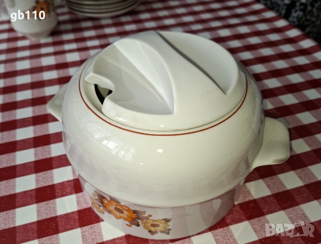 Порцеланови чинии и супник, Завод за порцелан Разград, 1979 г., снимка 6 - Чинии - 53371972