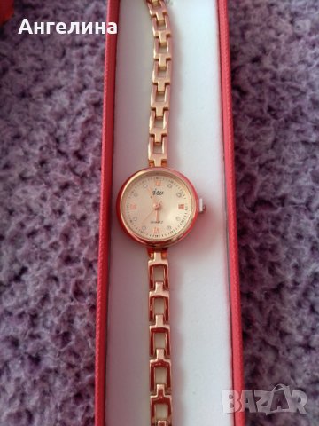 Дамски часовник в подаръчна кутия, снимка 1 - Дамски - 32024696