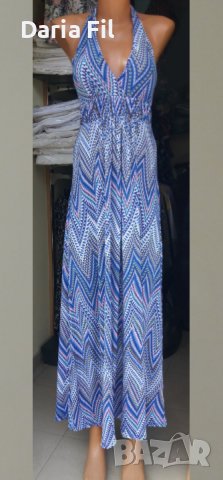 Дълга рокля с отворен гръб в синьо-розови цветове 
