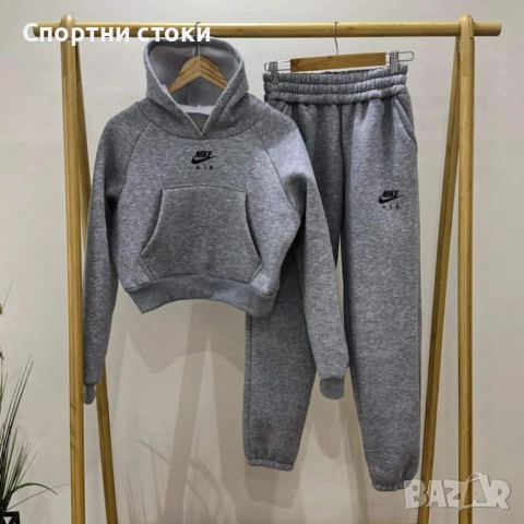 Дамски спортен екип от три части с яке , снимка 2 - Спортни екипи - 51730378