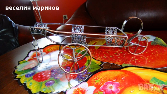 Продавам ваза за цветя и две стойки за вино с две кани, снимка 4 - Вази - 38618210