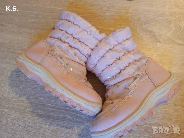 Подарявам ботушки и маратонки, 26 номер., снимка 3 - Детски боти и ботуши - 52934673